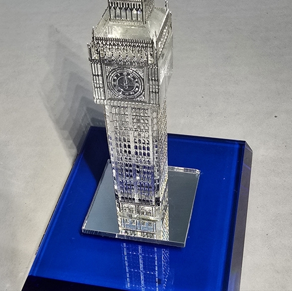 Crystal & Silver Paperweight Big Ben Tower Britain with Blue Glass Base C46For - Picture 7 of 12
